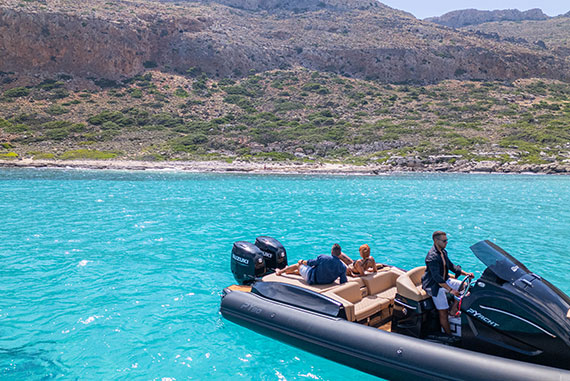 Aura-boat2026-Seaholics-3